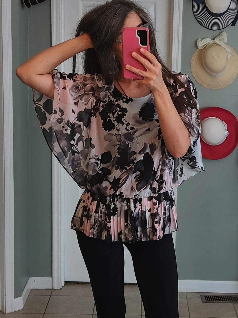 Millennial Going Out Top Floral Blouse in Pink & Black Size 12 Like New Bat Wing